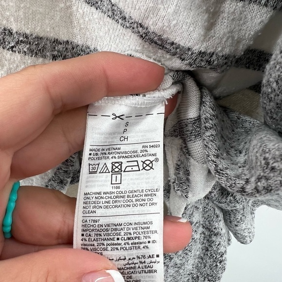 Old Navy Stripped Long Sleeve Ladies Small - Picture 5 of 5